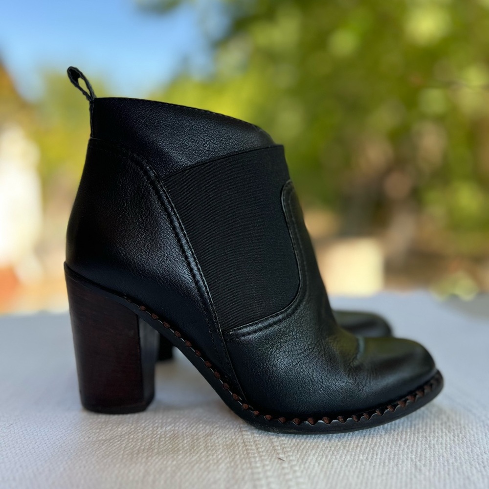 Marc by Marc Jacob Black Leather Heeled Ankle Boots Size 37